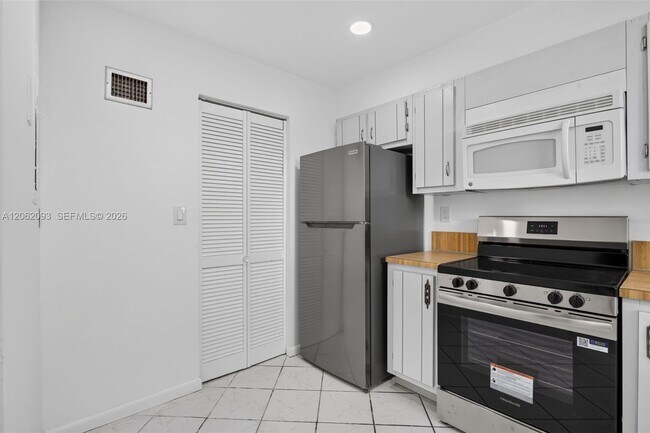 Building Photo - 6080 NW 44th St