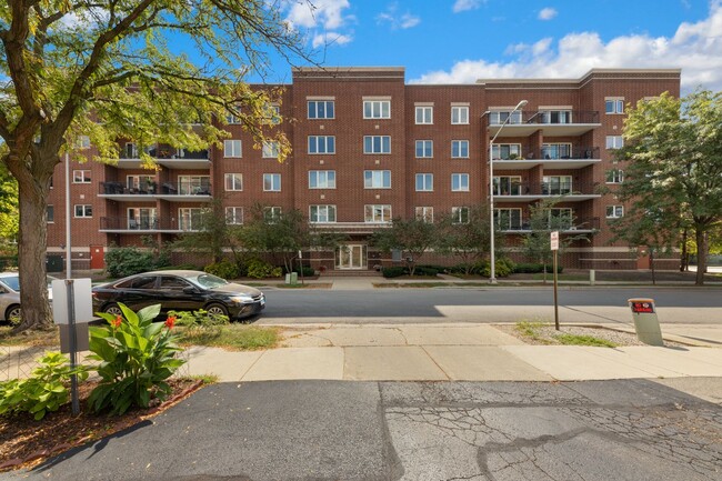 Primary Photo - River Mill Condo in Des Plaines Available ...