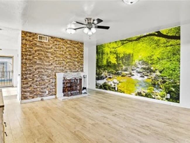 Building Photo - 764 N Glendora Ave