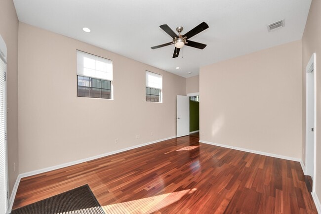 Building Photo - 832 W 27th St