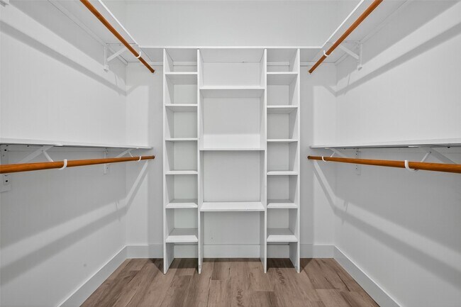 Building Photo - 5027 Willow Glen Dr