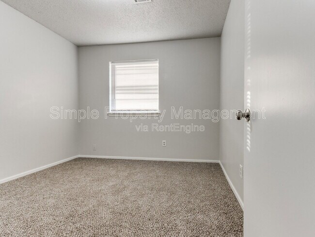 Building Photo - 8508 Candlewood Dr