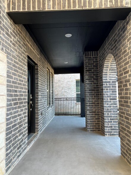 Building Photo - 2732 Gateway Ave