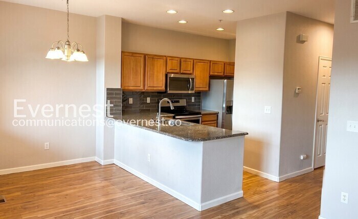 Building Photo - 2851 Kansas Dr