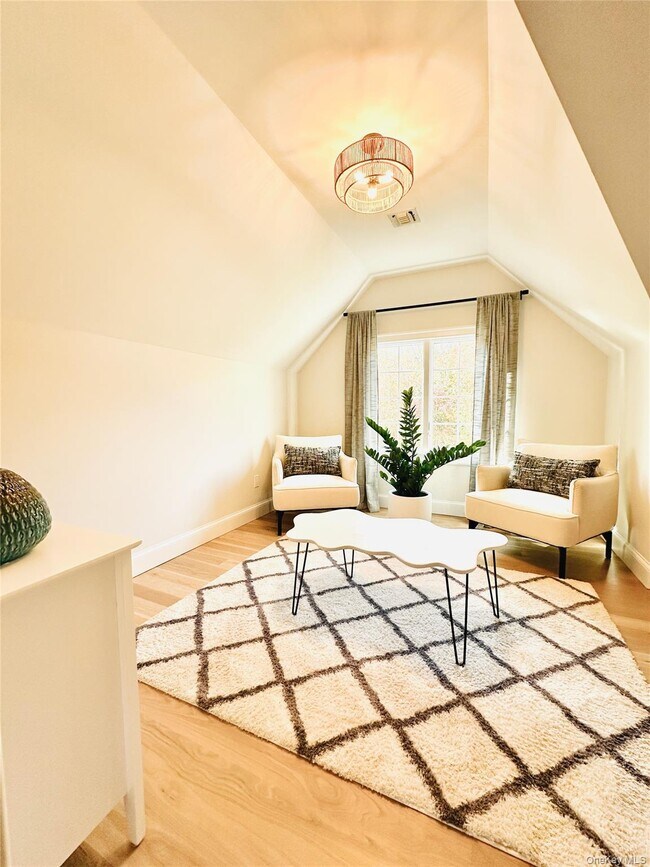 Building Photo - 10 Ginny Ln