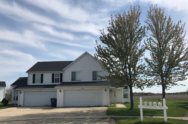 Primary Photo - Meadowlark Townhomes