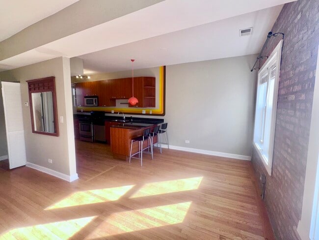 Building Photo - 1334 W Estes Ave