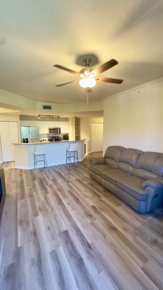 Building Photo - 405 S Villa San Marco Dr