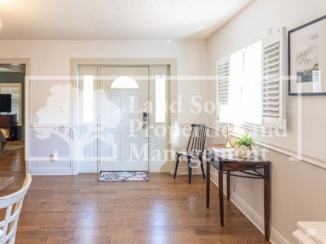 Building Photo - 327 Easton Dr