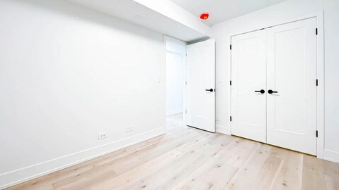 Building Photo - 1336 W Bryn Mawr Ave