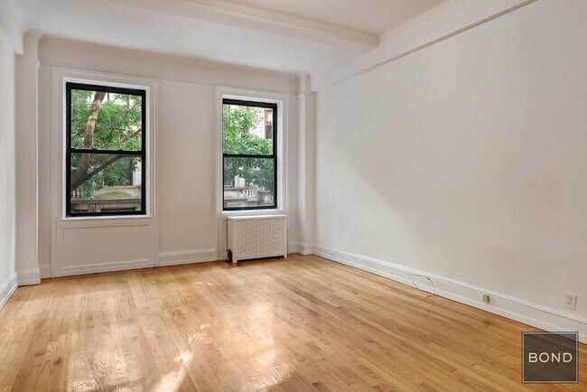 Building Photo - 315 W 102nd St