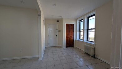 Building Photo - 214-85 Jamaica Ave