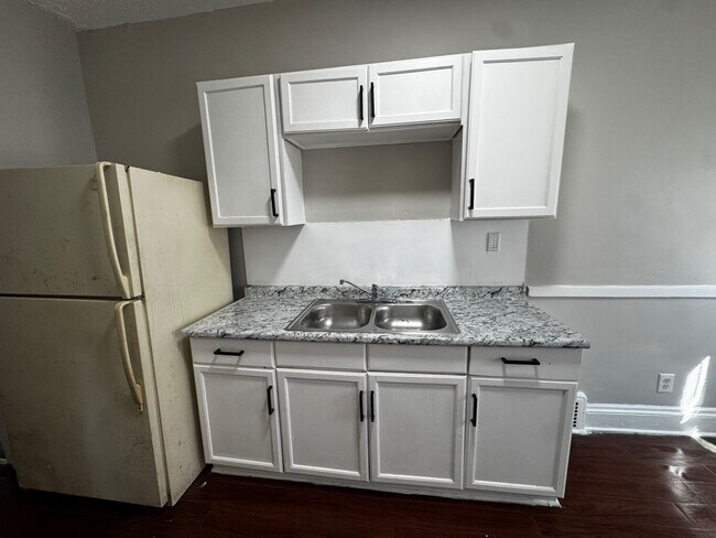 Building Photo - 395 E 152nd St