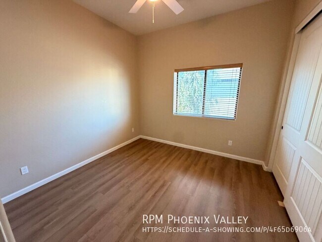 Building Photo - 897 E Roma Ave