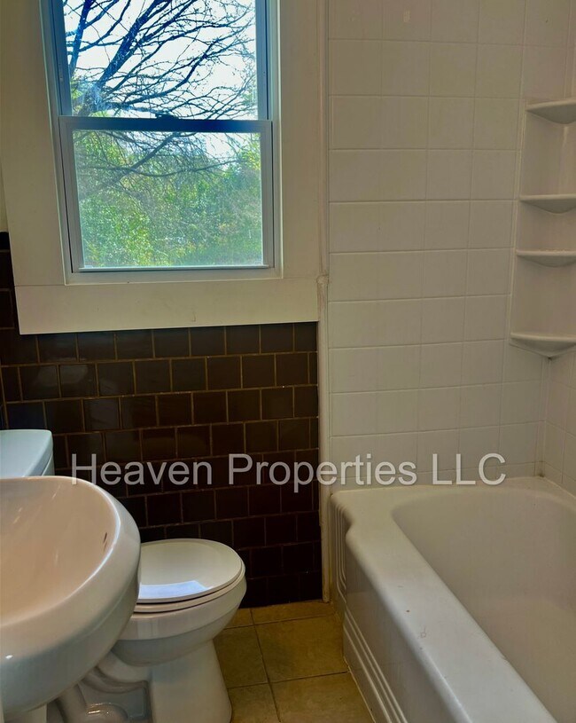 Building Photo - 2531 Crispin Ave