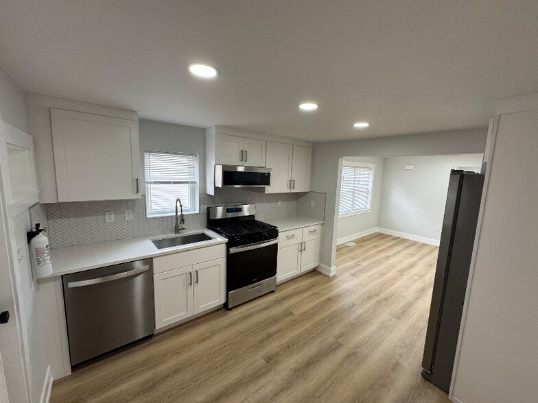 Primary Photo - 413 State St