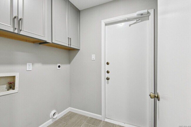 Building Photo - 11815 Broadwood St
