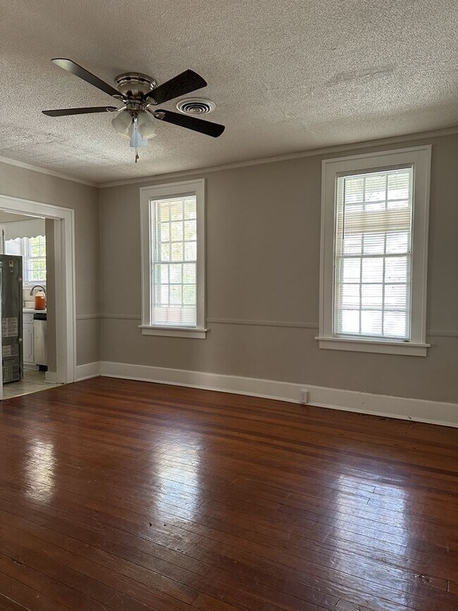 Building Photo - Historic 3 Bedroom, 2 Bathroom Home in Augusta!