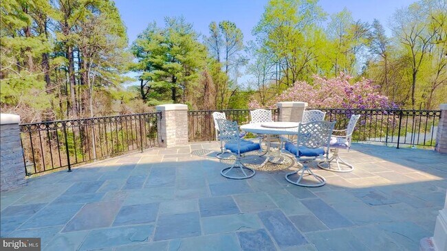 Building Photo - 1289 Ballantrae Farm Dr