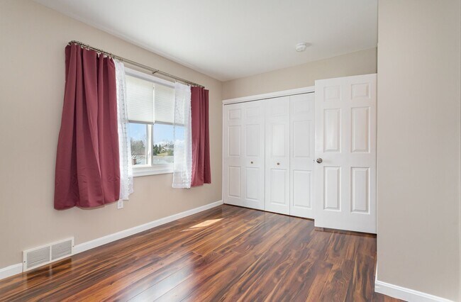 Building Photo - 617 Allenview Dr