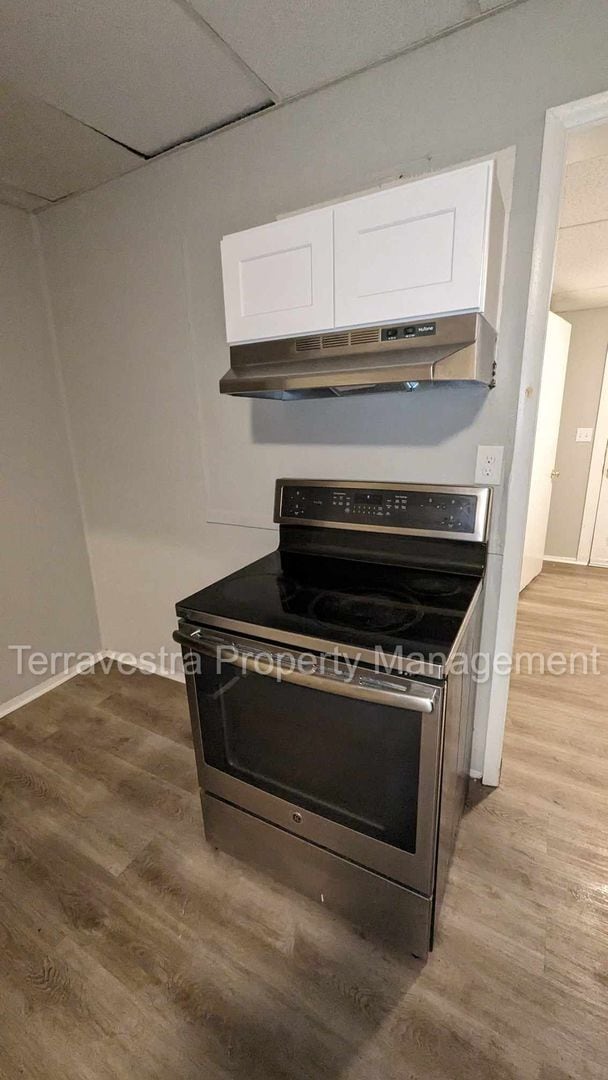 Building Photo - Lovely 3 Bedroom Home! Eligible for $500 S...