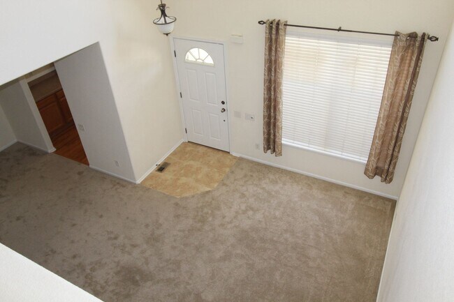 Building Photo - Wonderful Townhome in Harvest Park Southeast Ft. Collins