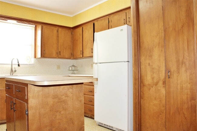 Building Photo - 218 Smith St