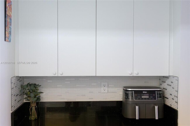 Building Photo - 508 Gardens Dr