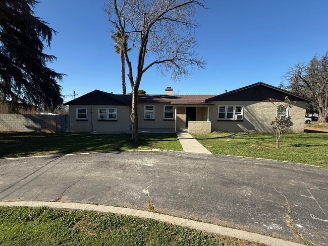 Building Photo - Charming 4 bed 2 bath home in Yucaipa