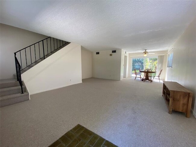 Building Photo - 310 SW 11th Ct