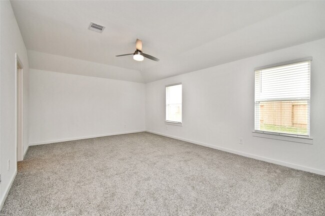 Building Photo - 30330 Reagans Rnch Dr