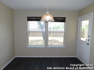 Building Photo - 10386 Oakwood Crest