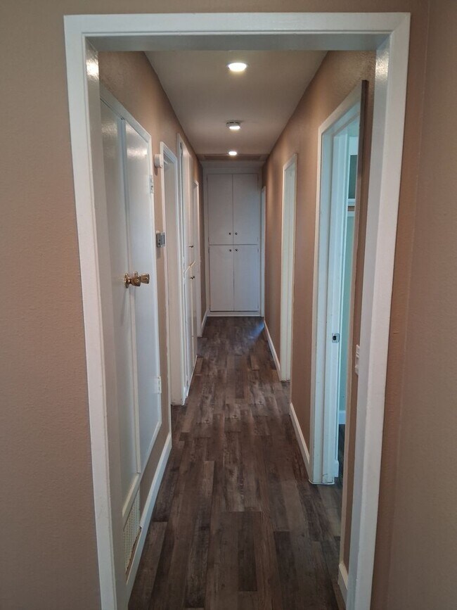 Building Photo - 5939 Petite Ct
