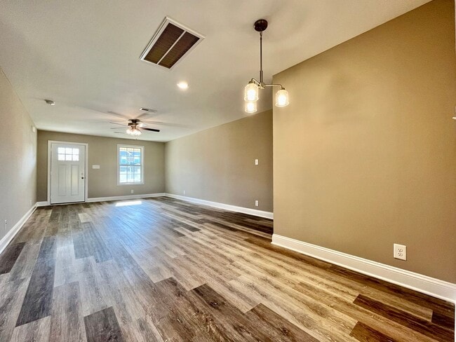 Building Photo - Welcome To Clarksville!