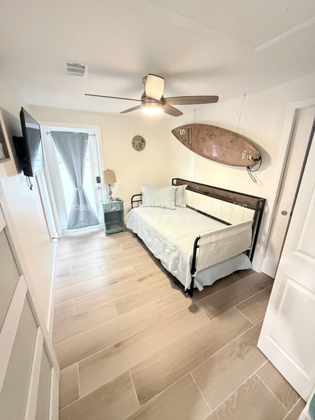 Building Photo - 724 Sunset Cove