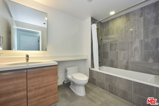 Building Photo - 3785 Wilshire Blvd