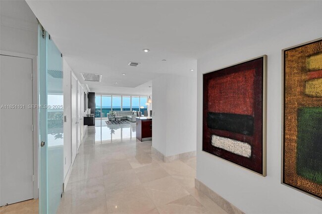 Building Photo - 1830 S Ocean Dr