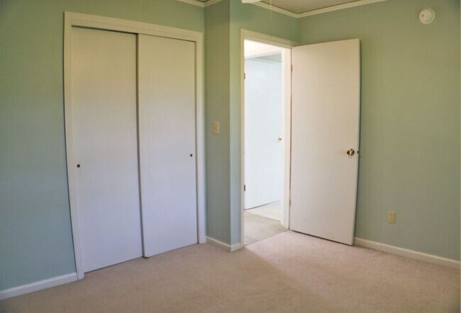 Building Photo - $2,350 | 3 Bedroom, 3 Bathroom House | No ...