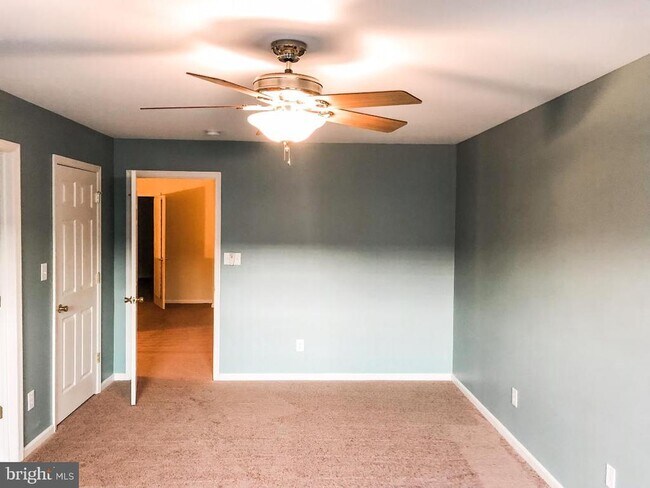 Building Photo - 16 Normandy Dr
