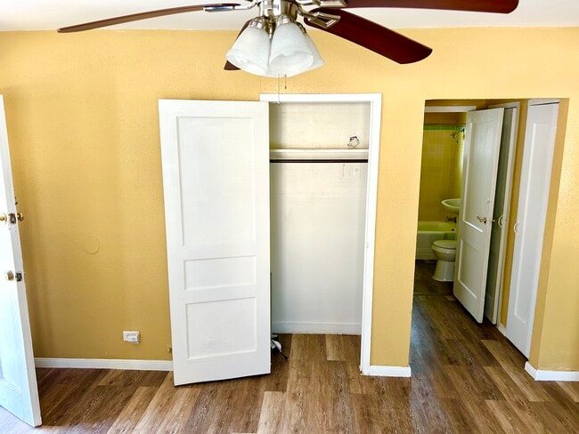 Building Photo - 1801 W Craig Pl