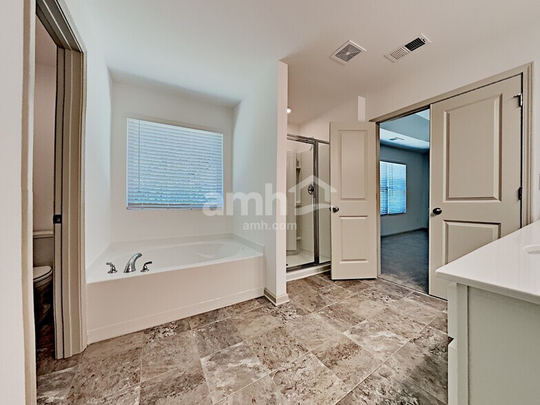 Building Photo - 215 N Fortune Way