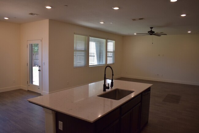 Building Photo - 2382 Explorador Dr
