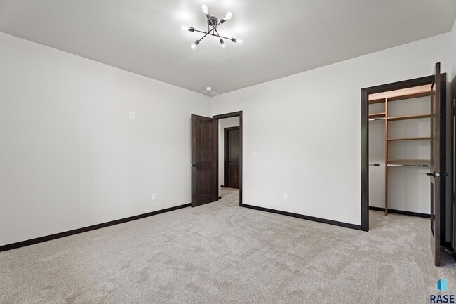 Building Photo - 1107 S Foss Ave