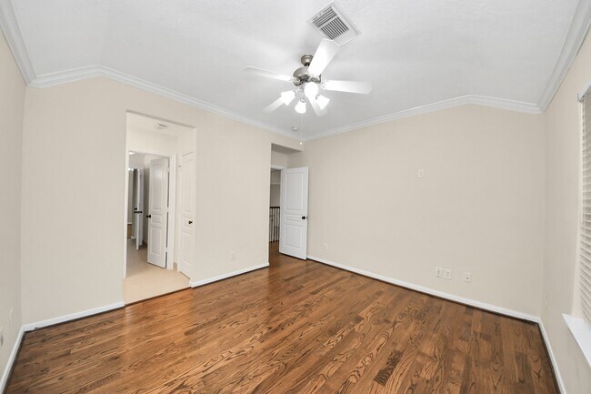 Building Photo - 2218 Longspur Ln