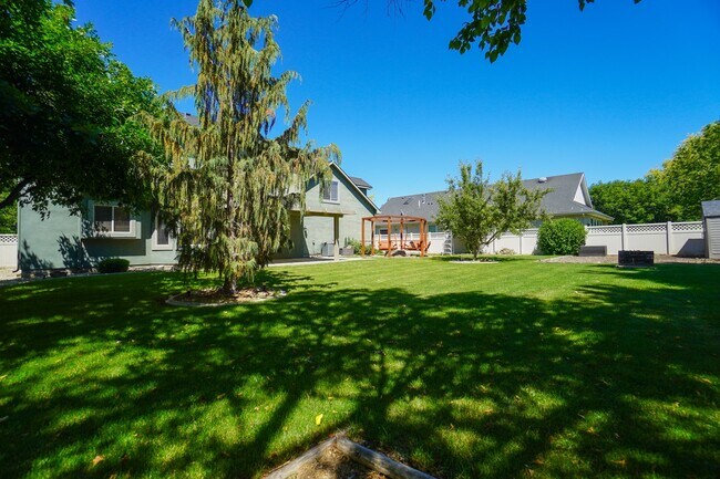 Building Photo - 2511 W Teano Dr