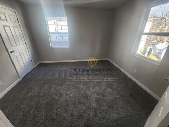 Building Photo - Renovated Fenced 4 Bedroom with 1.5 Bath, in Near East Side Available NOW!