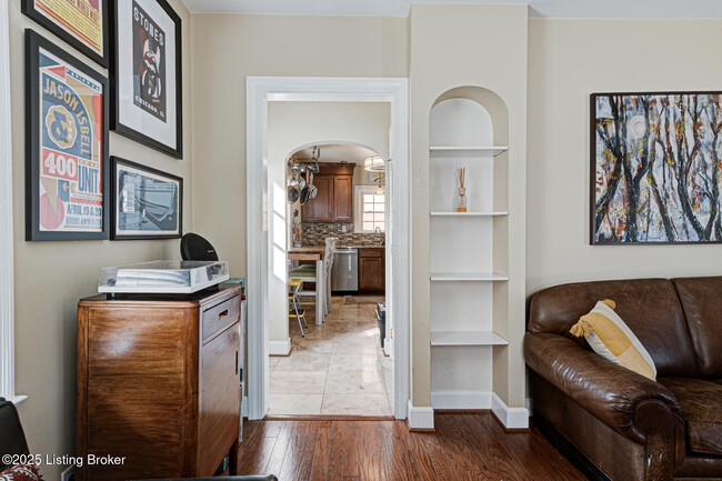 Building Photo - 2418 Brighton Dr
