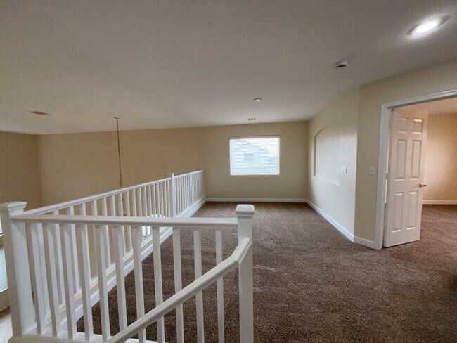 Building Photo - HOLIDAY SPECIAL! SIGN YOUR LEASE BY 12.31.25 AND RECEIVE THE FIRST 2 WEEKS RENT FREE!! This beaut...