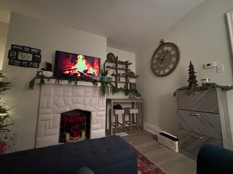 Building Photo - 4012 Saint Johns Way