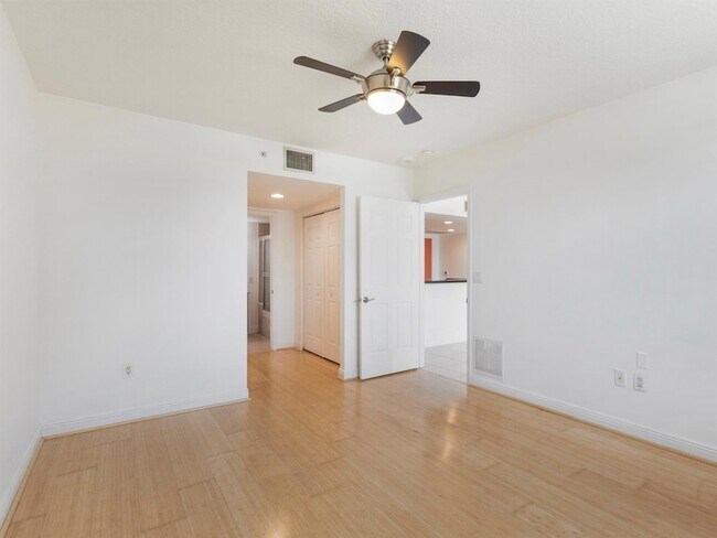 Building Photo - 610 Clematis St